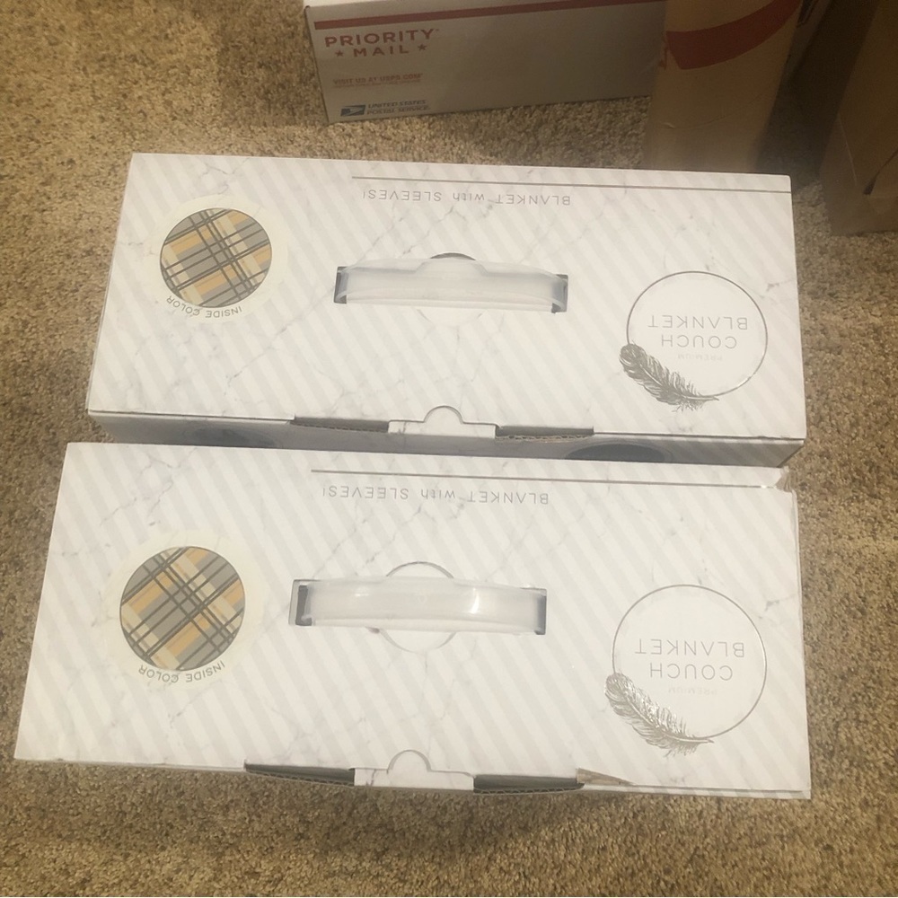 Premium Couch Blanket /NIB/ Sleeves Pocket Super Soft /Comfortable Warm 60”x70”